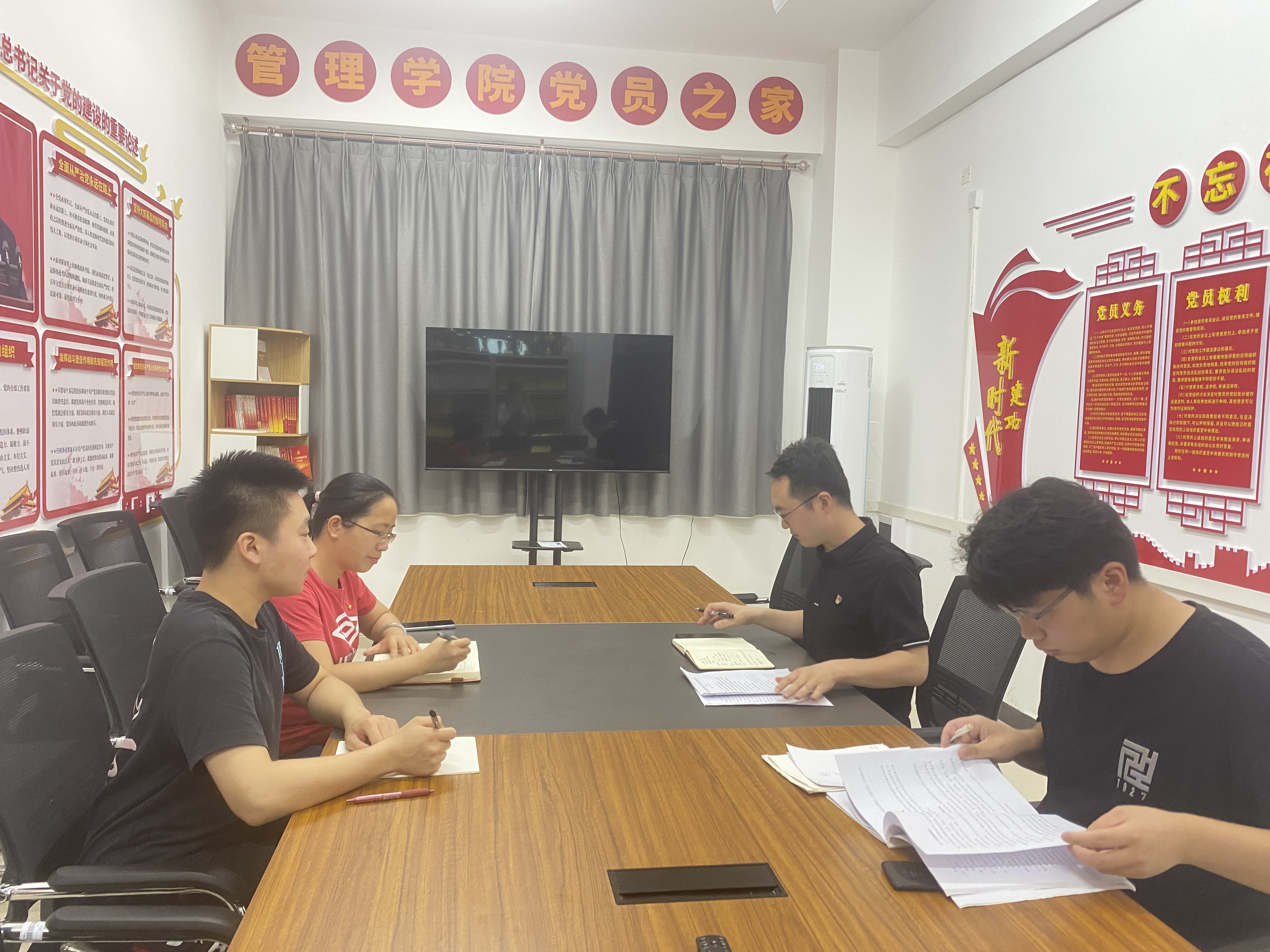 【主题教育】学生第一党支部召开6月份支部委员会